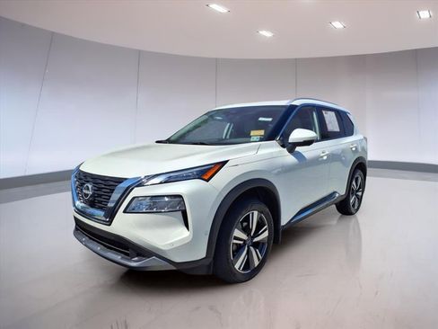 Used 2023 Nissan Rogue SL w/ SL Premium Package image 2