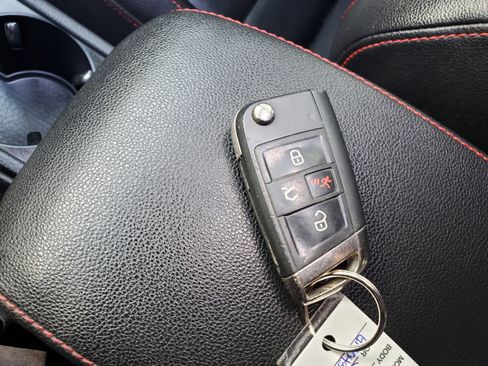 Used 2016 Volkswagen GTI Autobahn w/ Lighting Package (SEL) image 28