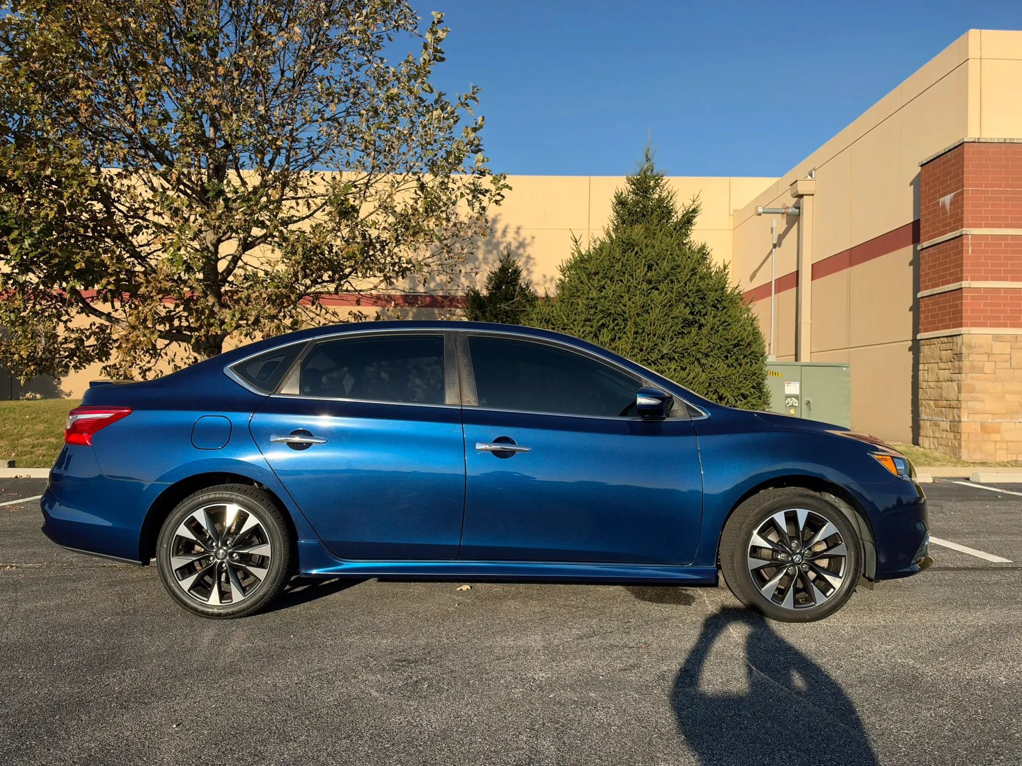 Used 2017 Nissan Sentra SR Turbo w/ SR Turbo Premium Package FWD image 7