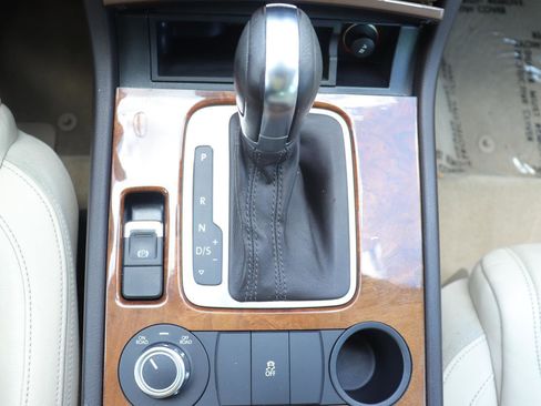 Used 2013 Volkswagen Touareg TDI AWD/4WD image 37