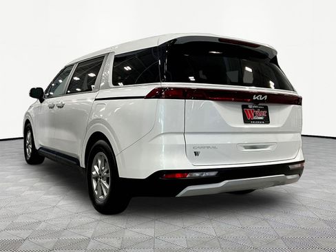 Used 2024 Kia Carnival LX FWD image 4