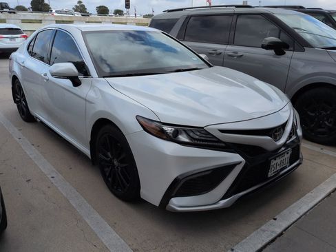 Used 2022 Toyota Camry XSE FWD image 3