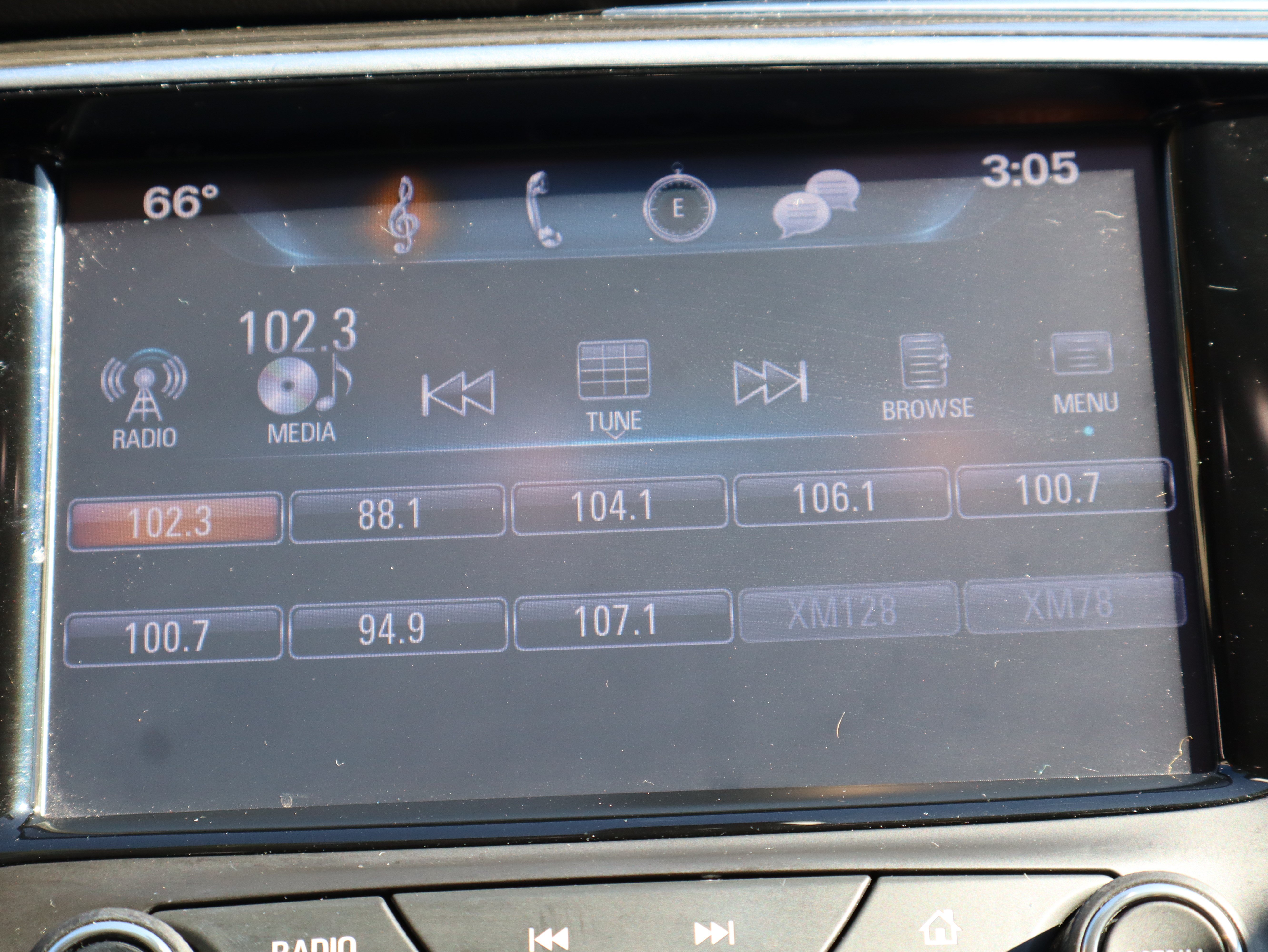 Used 2018 Buick Envision Essence FWD image 35