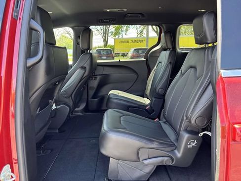 New 2027 Chrysler Pacifica Select FWD image 6