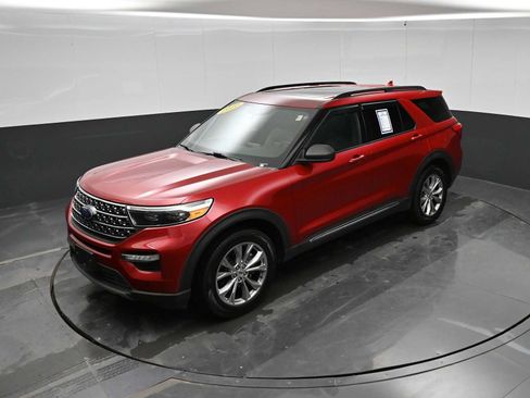 Used 2020 Ford Explorer XLT w/ Equipment Group 202A AWD/4WD image 28
