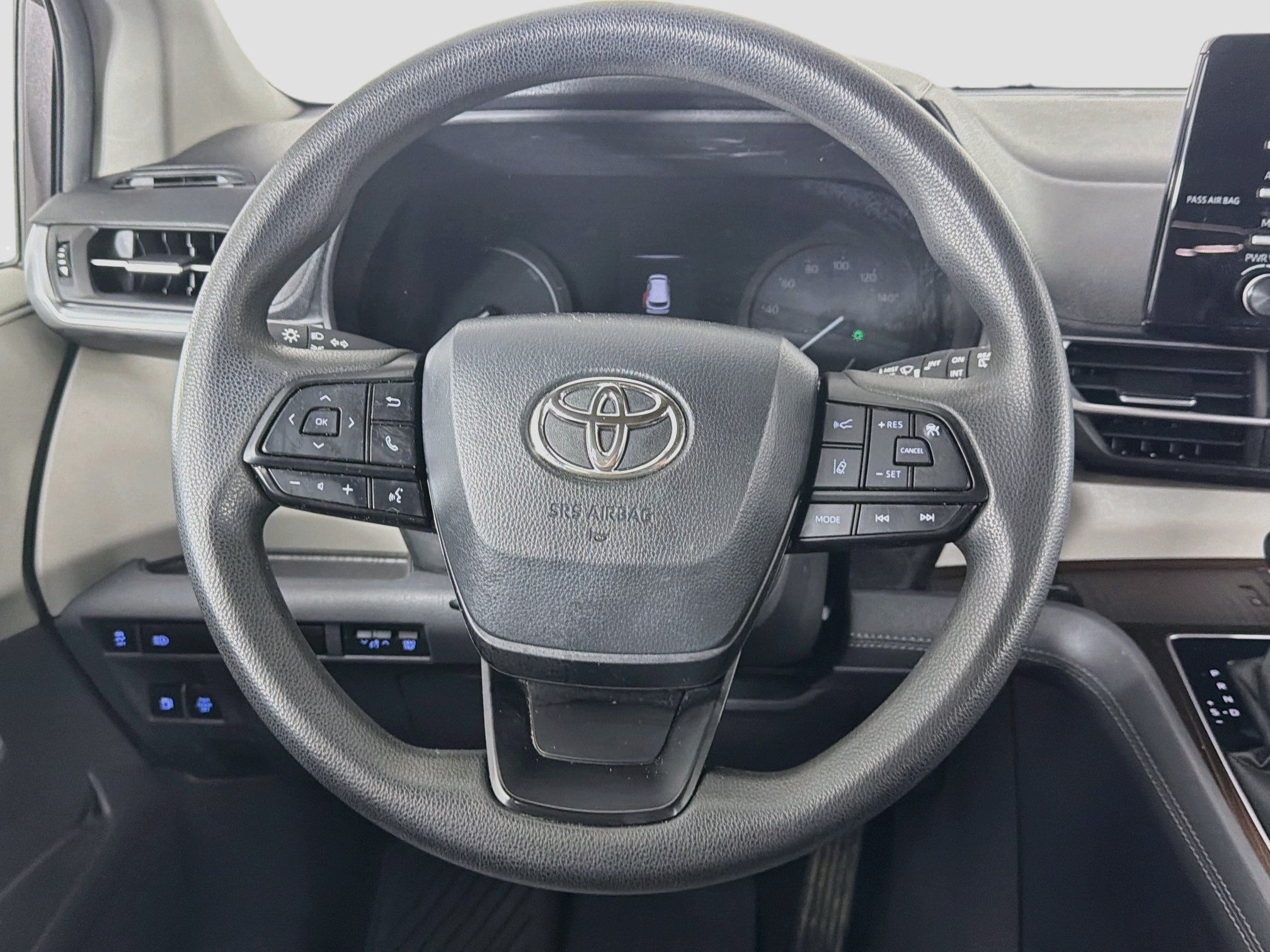 Used 2022 Toyota Sienna LE w/ LE Plus Package FWD image 18