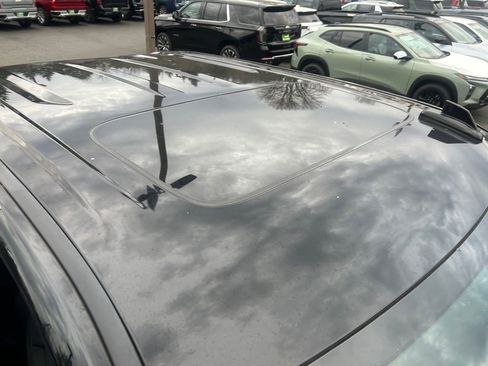 Used 2022 Chevrolet Silverado 1500 High Country w/ Technology Package image 28