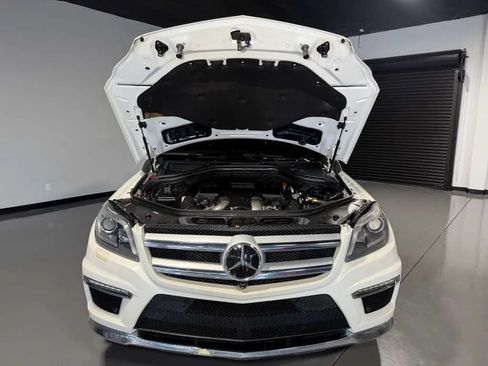 Used 2015 Mercedes-Benz GL 550 4MATIC image 4