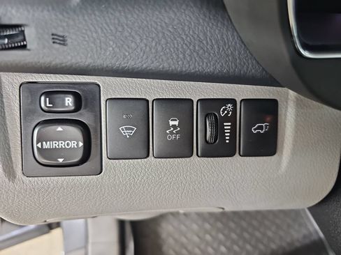 Used 2013 Toyota Highlander Limited AWD/4WD image 33
