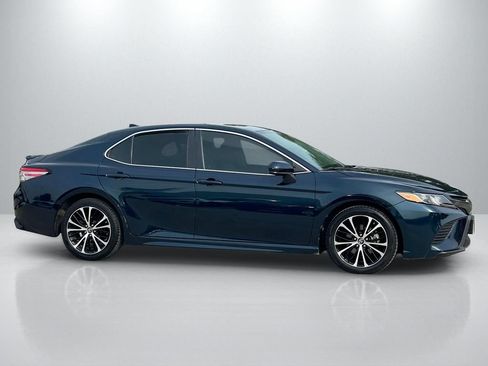 Used 2019 Toyota Camry SE FWD image 4