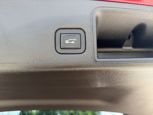 Used 2018 GMC Terrain Denali w/ Advanced Safety Package AWD/4WD image 8
