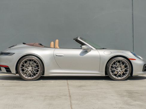 Used 2022 Porsche 911 Carrera image 7