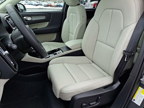 New 2026 Volvo XC40 B5 Plus w/ Climate Package image 8