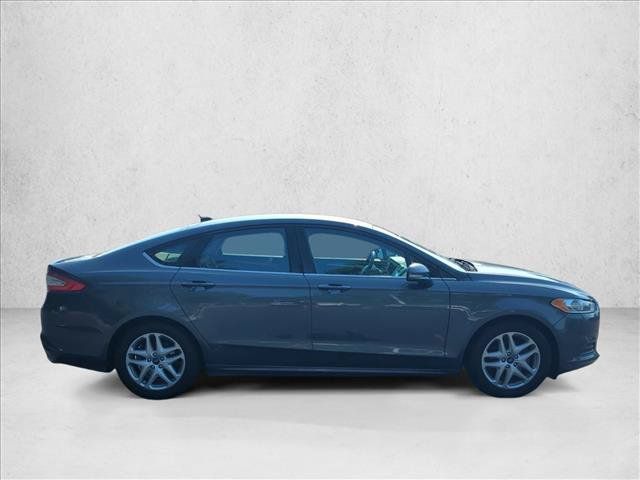 Used 2016 Ford Fusion SE FWD image 4