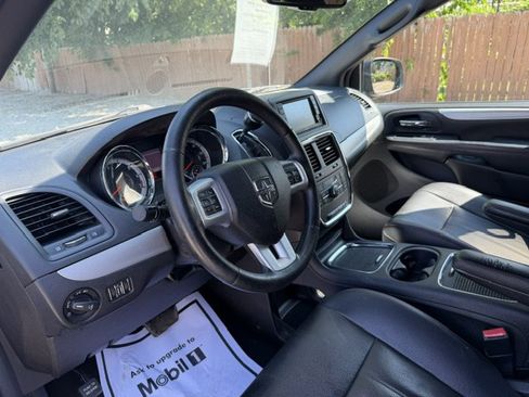 Used 2018 Dodge Grand Caravan GT FWD image 12