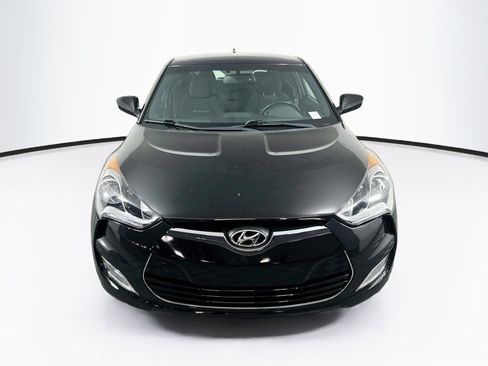 Used 2017 Hyundai Veloster Value Edition FWD image 2