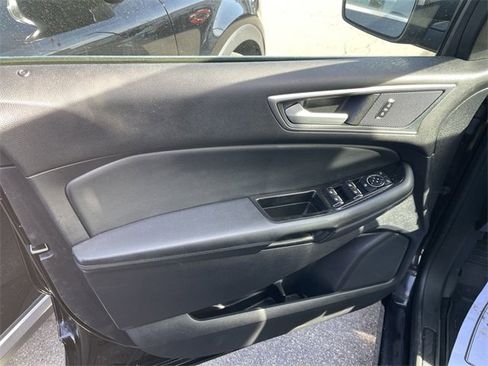 Used 2020 Ford Edge SEL w/ Cold Weather Package image 3