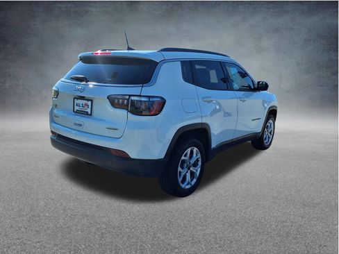 Used 2025 Jeep Compass Latitude AWD/4WD image 9