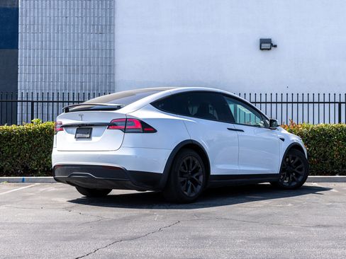 Used 2023 Tesla Model X image 10