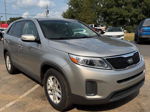 Used 2015 Kia Sorento LX FWD image 3