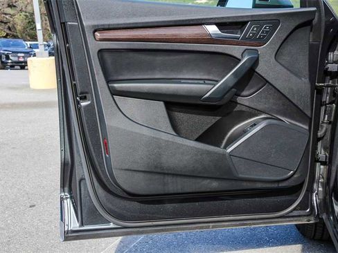 Used 2023 Audi Q5 2.0T Premium w/ Convenience Package image 21