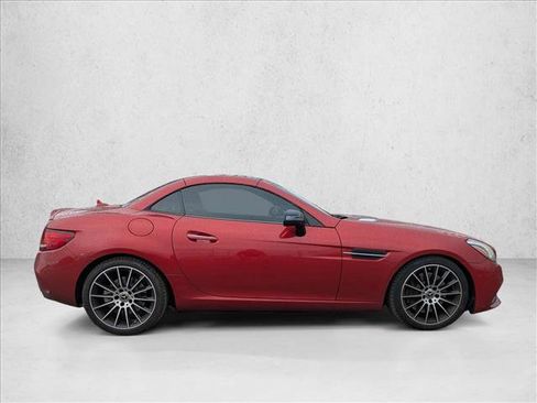 Used 2019 Mercedes-Benz SLC 300 image 4