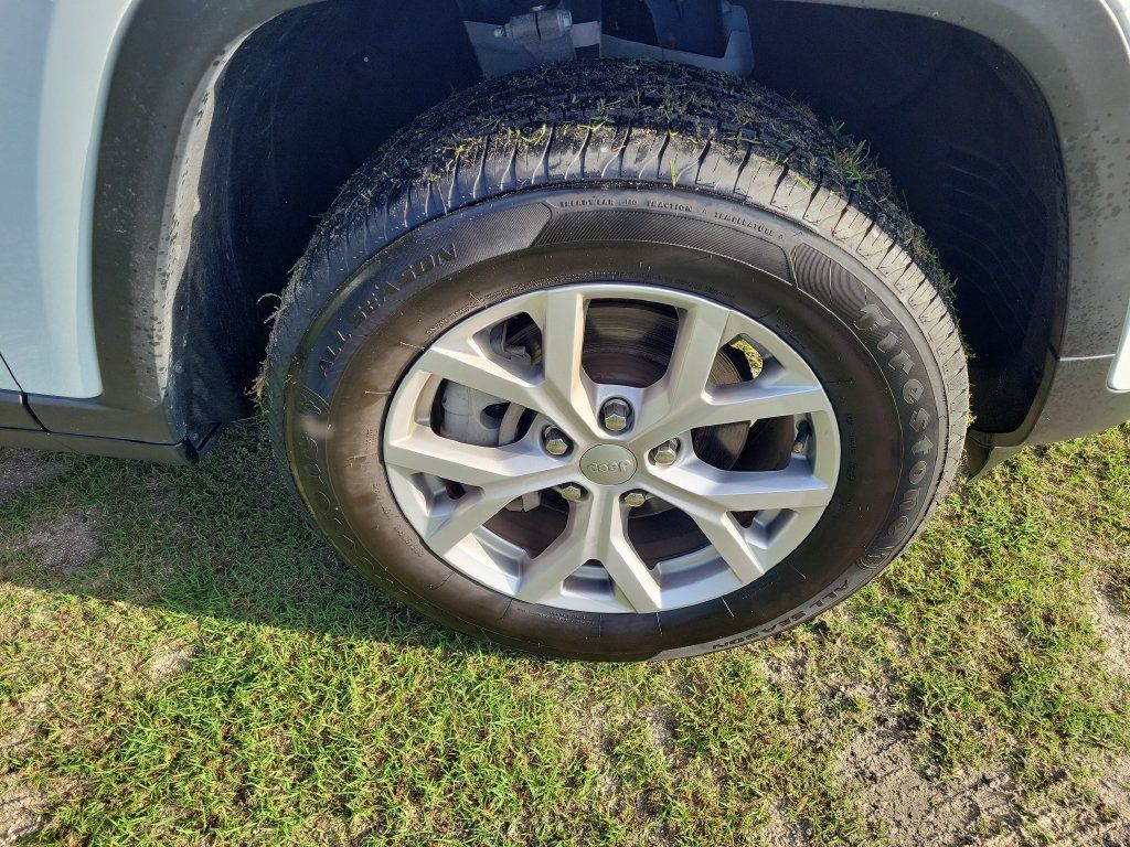 Used 2022 Jeep Grand Cherokee Limited RWD image 7
