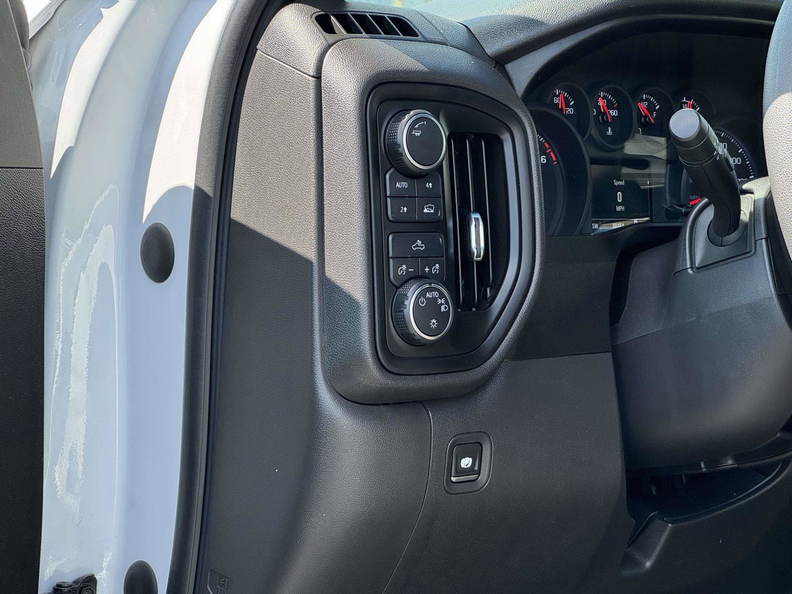 Used 2020 Chevrolet Silverado 1500 Custom w/ Custom Value Package AWD/4WD image 11