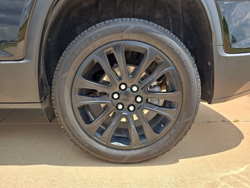 Used 2022 GMC Acadia SLE w/ Driver Convenience Package FWD image 33