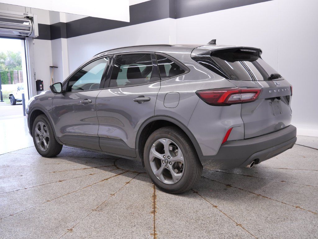 Used 2025 Ford Escape ST-Line AWD/4WD image 8