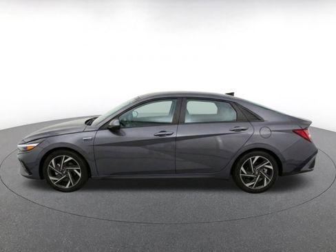 Used 2025 Hyundai Elantra SEL FWD image 4