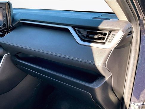 Used 2020 Toyota RAV4 XLE image 24