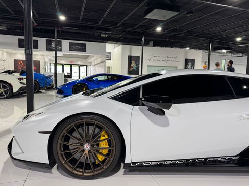 Used 2018 Lamborghini Huracan Performante image 39