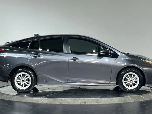 Used 2018 Toyota Prius Four FWD image 11