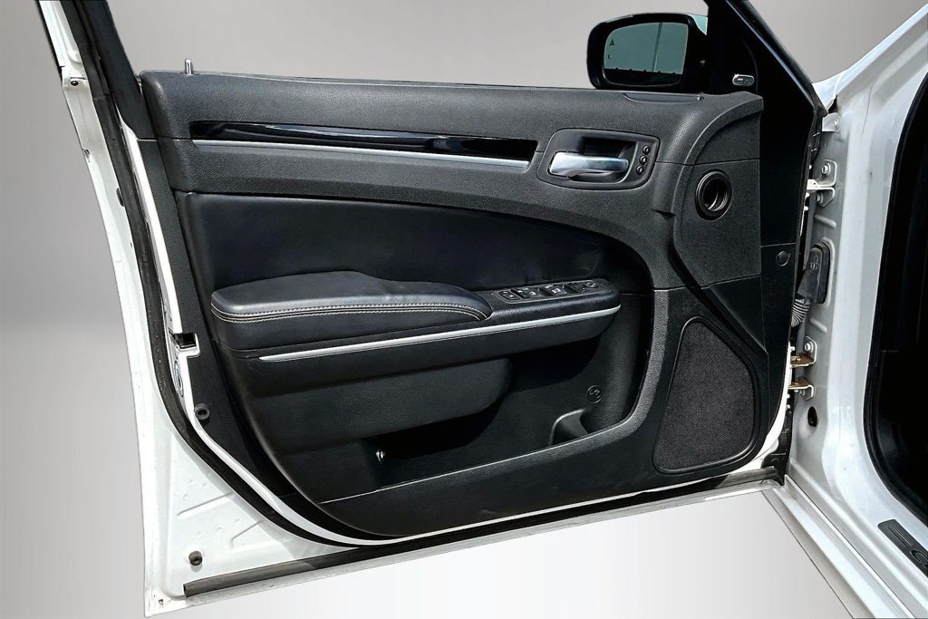 Used 2023 Chrysler 300 S w/ Comfort Group RWD image 19