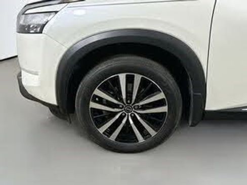 Used 2024 Nissan Pathfinder Platinum w/ Cargo Package image 2