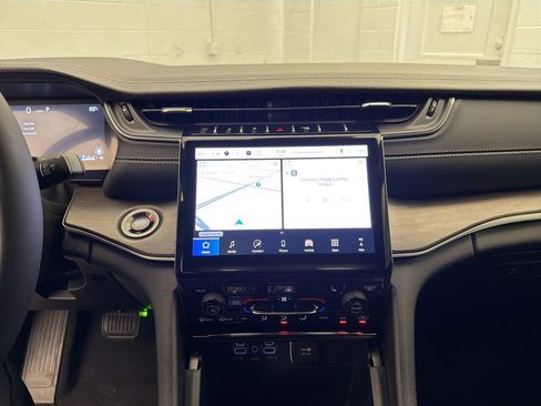 New 2025 Jeep Grand Cherokee Limited w/ Black Appearance Package image 12