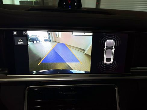 Used 2020 Porsche Panamera RWD image 22