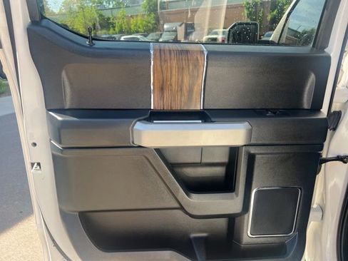 Used 2019 Ford F150 Lariat w/ Equipment Group 502A Luxury AWD/4WD image 15