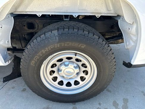 Used 2022 Chevrolet Silverado 1500 W/T w/ WT Value Package AWD/4WD image 8