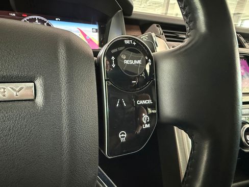 Used 2020 Land Rover Discovery HSE AWD/4WD image 19