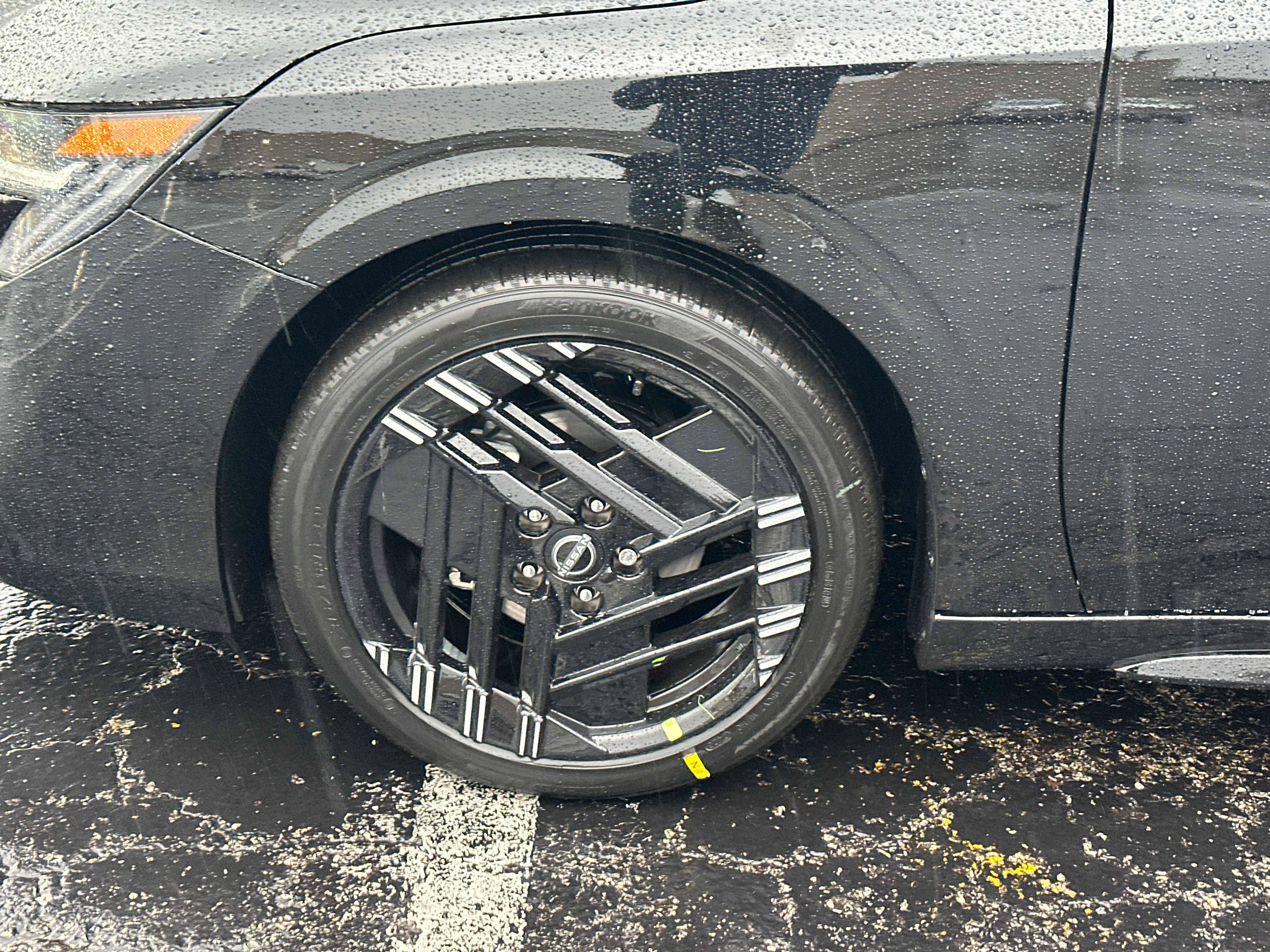 New 2027 Nissan Sentra SR w/ Floor Mat Package FWD image 8