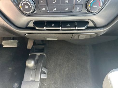 Used 2018 Chevrolet Silverado 1500 Custom w/ Custom Value Package AWD/4WD image 28