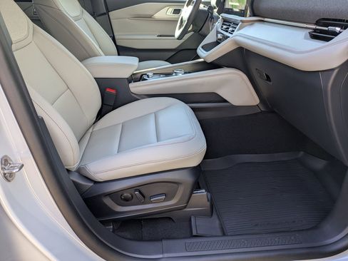 New 2026 Ford Explorer Active w/ Active Comfort Package image 38