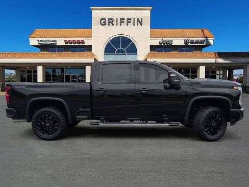 Used 2025 Chevrolet Silverado 2500 LTZ w/ LTZ Plus Package AWD/4WD image 3