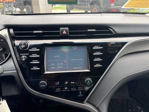 Used 2018 Toyota Camry SE FWD image 16