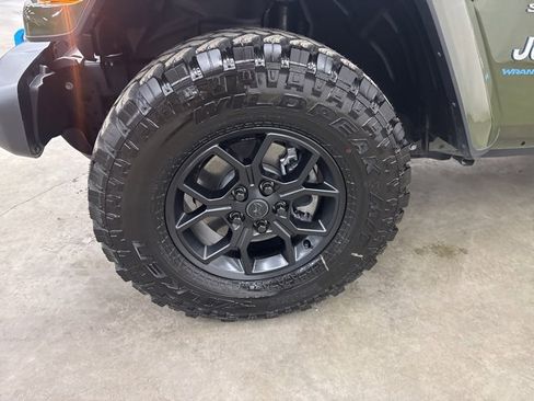 Used 2024 Jeep Wrangler Unlimited Sahara w/ Safety Group image 7