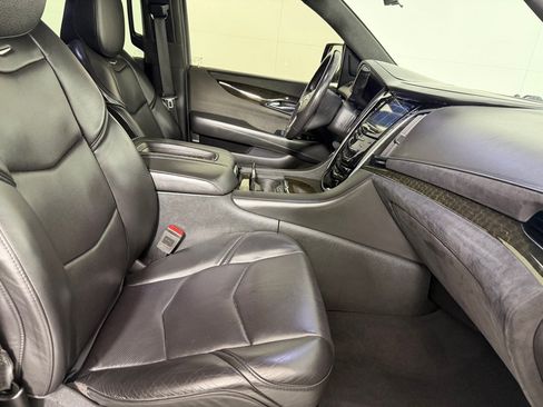 Used 2019 Cadillac Escalade Platinum AWD/4WD image 25