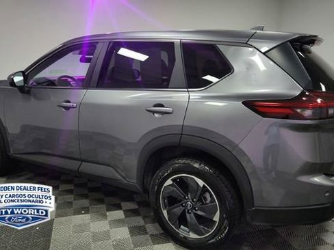 Used 2024 Nissan Rogue SV AWD/4WD image 5