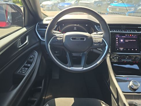 Used 2025 Jeep Grand Cherokee L Altitude RWD image 14